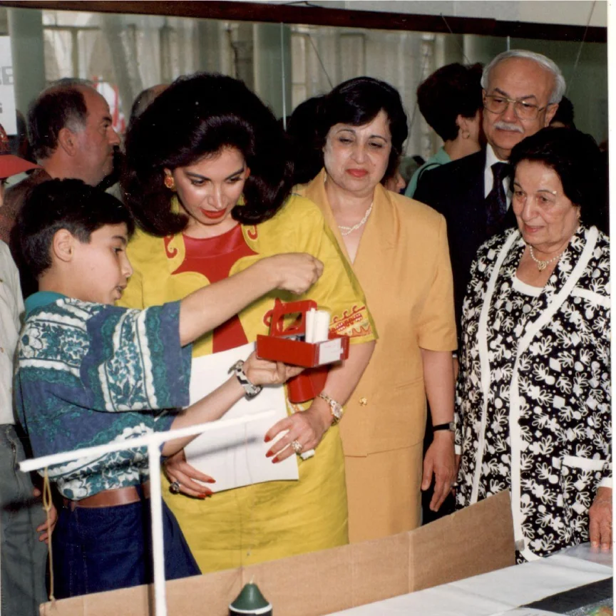 Mrs. Nazik Rafik Hariri inaugurating the science fair at Hariri High School II, 1994–1995